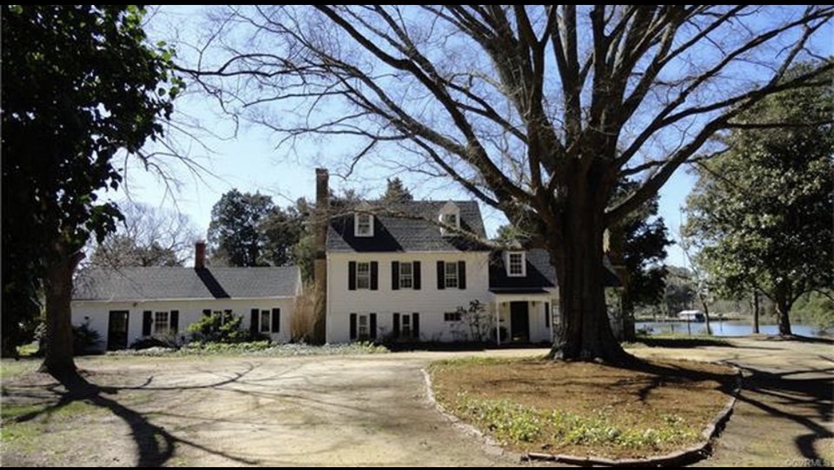 Historic Mathews home pressure washed with a soft wash system 